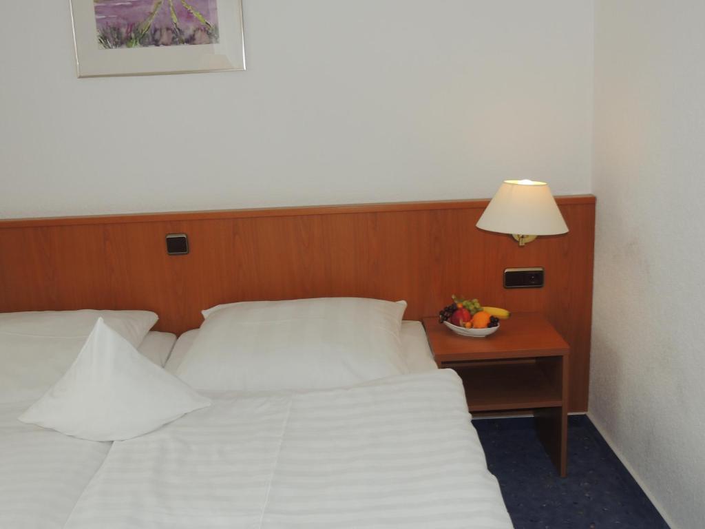 Hotel-Restaurant Zum Roeddenberg Osterode am Harz Room photo
